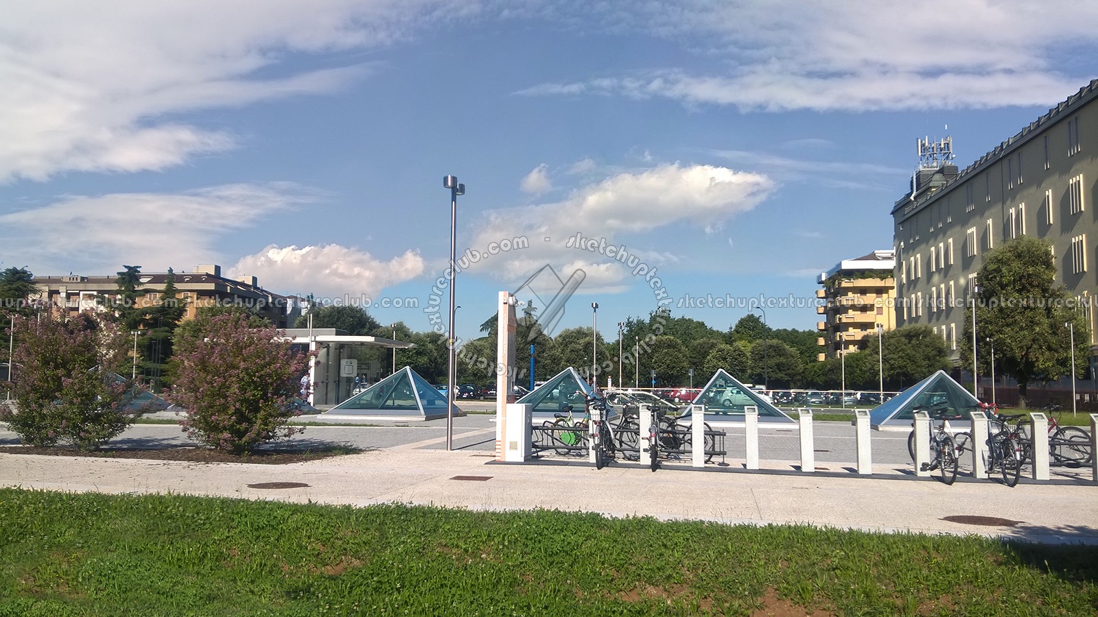 Textures   -   BACKGROUNDS & LANDSCAPES   -   CITY & TOWNS  - Brescia italy city square landscape 17601